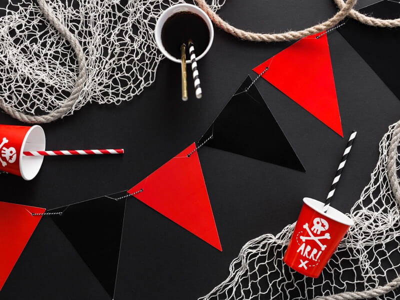 Czarno białe słomki papierowe