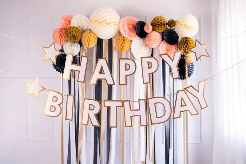 baner-papierowy-happy-birthday-bialo-zloty-220cm-1.jpg