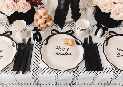 talerzyki-papierowe-kremowe-z-kokardka-happy-birthday-24cm-6szt-1.jpg