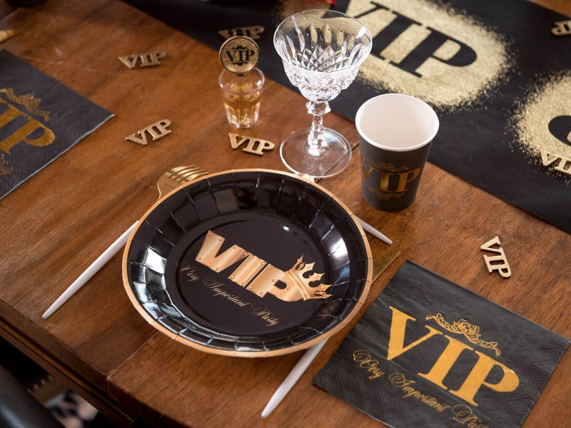 kubeczki-papierowe-czarne-vip-very-important-party-10szt-1.jpg