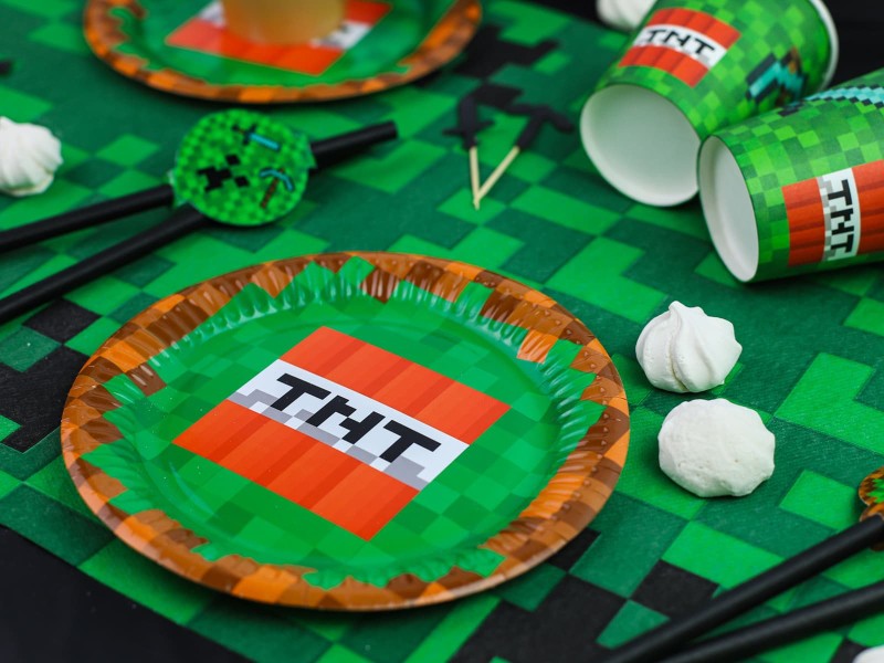 talerzyki-papierowe-piksele-tnt-minecraft.jpg