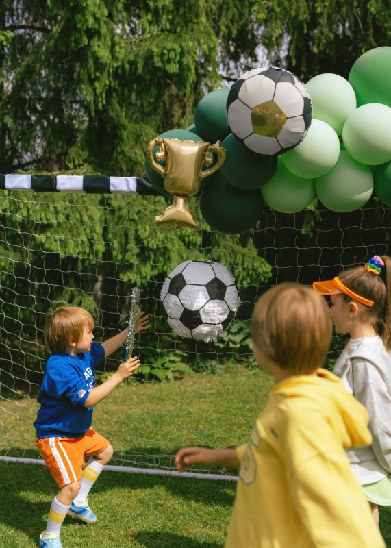 balony-foliowe-pilka-nozna-do-girland.jpg