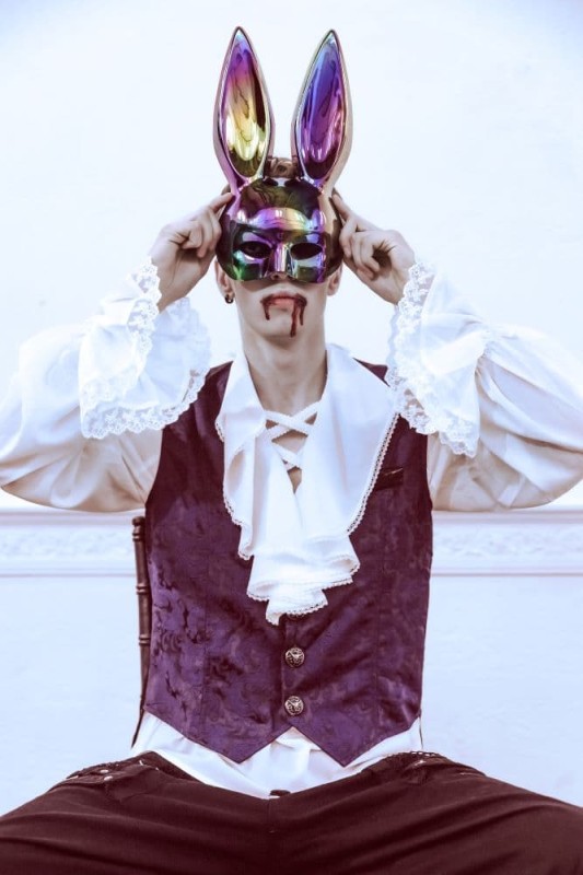 maska-krolik-czarna-holograficzna (2).jpg