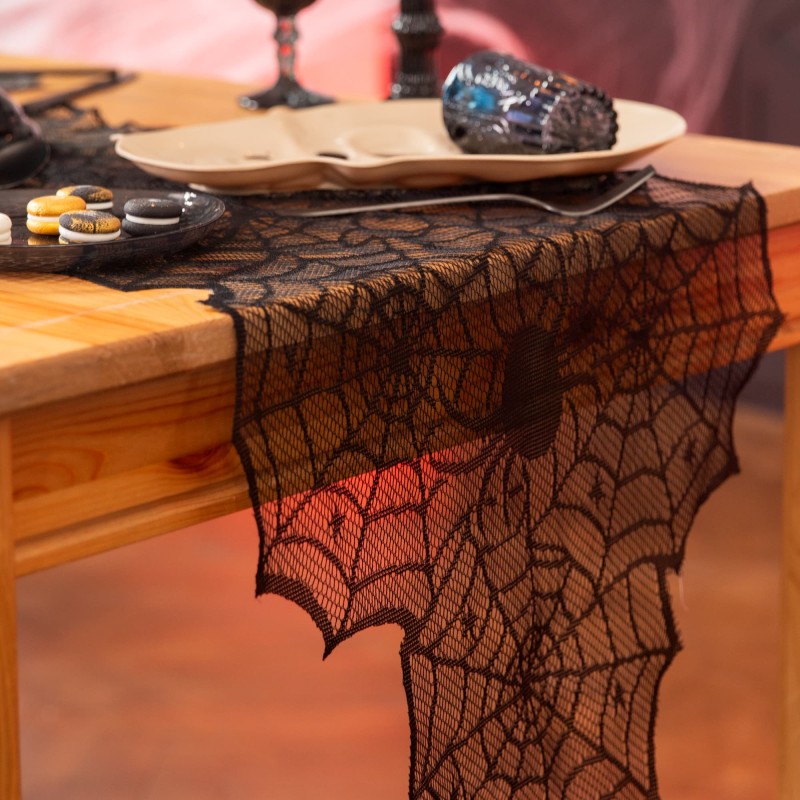bieznik-koronkowy-pajeczyny-halloween-czarny-45x183cm-3.jpg