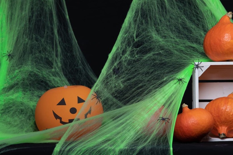 sztuczna-pajeczyna-na-halloween-zielona-2.jpg