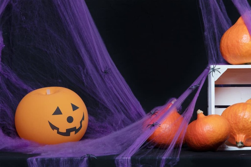 sztuczna-pajeczyna-na-halloween-fioletowa-2.jpg