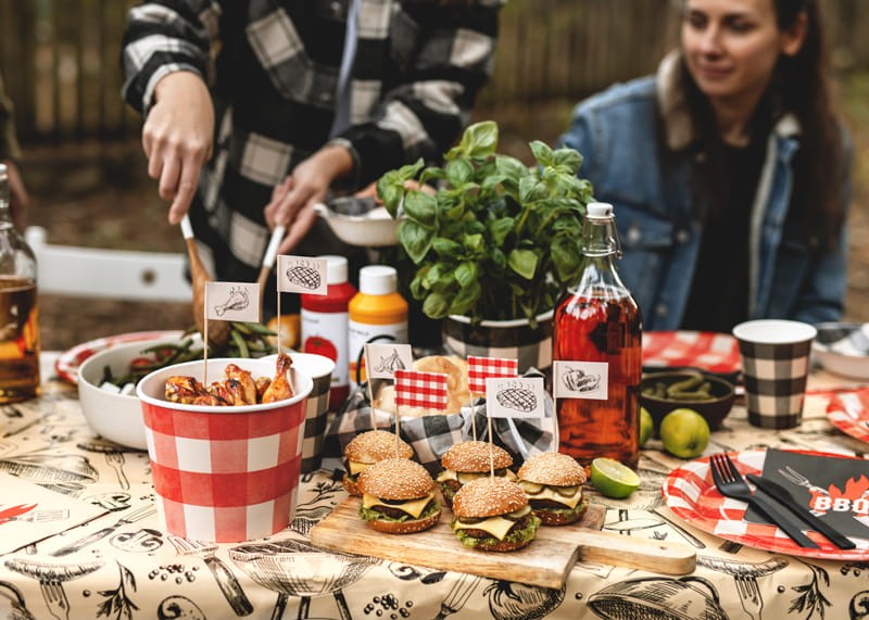 wiaderko-kubelek-na-przekaski-kratka-czarna-czerwona (5).jpg