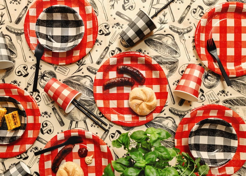 talerzyki-papierowe-kratka-czerwona-27cm-6szt (2).jpg