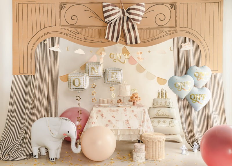 balon-foliowy-tort-stojacy-kremowy (3).jpg