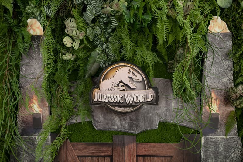balon-foliowy-jurassic-world-logo.jpg