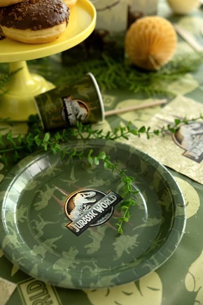 talerzyki-papierowe-dinozaury-jurassic-world-park-jurajski-23cm-6-szt-2.jpg