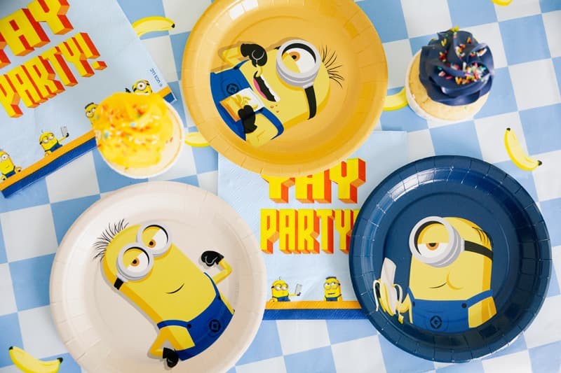talerzyki-papierowe-minionki-18cm-6-szt-1.jpg