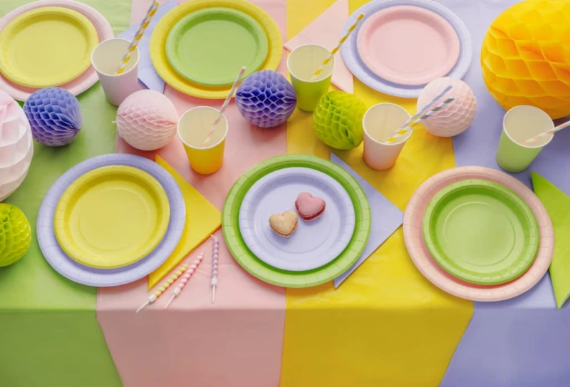 pastelowa-zastawa-papierowa-kubeczki-talerzyki-serwetki-obrusy.jpg
