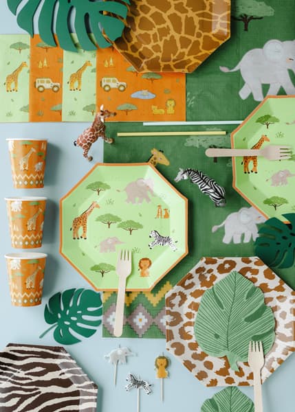 serwetki-papierowe-lisc-tropikalny-monstera-zastawa-urodzinowa-stolu.jpg