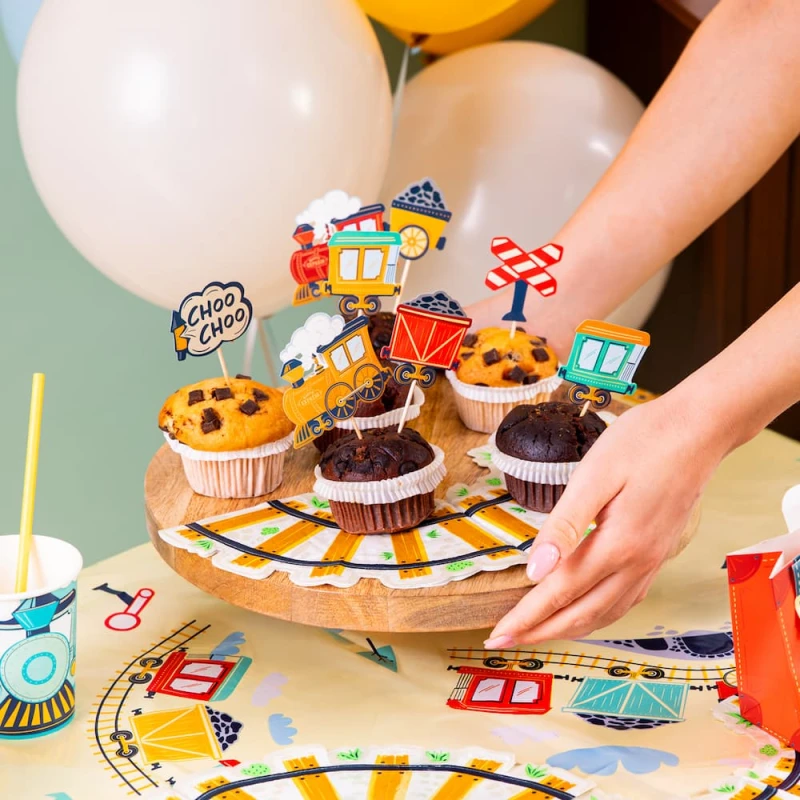 pikery-dekoracje-do-muffinek-babeczek-pociag-lokomotywa-8-szt.jpg