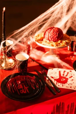 talerzyki-papierowe-get-out-halloween.jpg