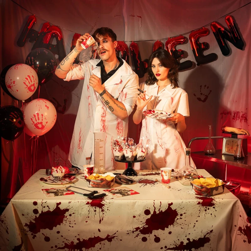 obrus-foliowy-bloody-night-na-halloween-plamy-krwi.jpg