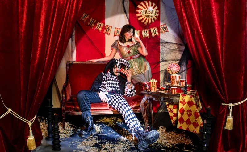 obrus-freak-show-halloween.jpg