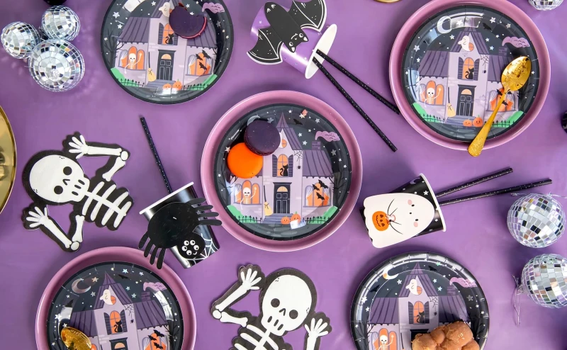 obrus-spooky-friends-na-halloween.jpg