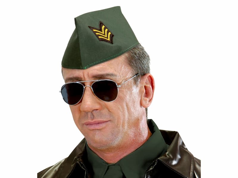 Czapka-zolnierza-zielona-z-naszywka.jpg