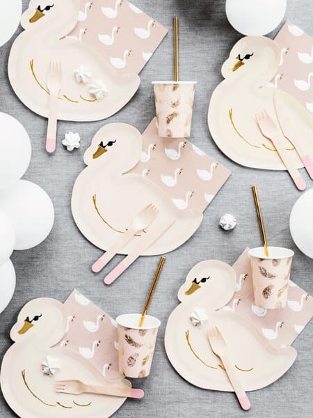 Kubki papierowe złote pióra