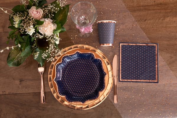 talerz-papierowy-granatowy-w-kropki-rose-gold.jpg