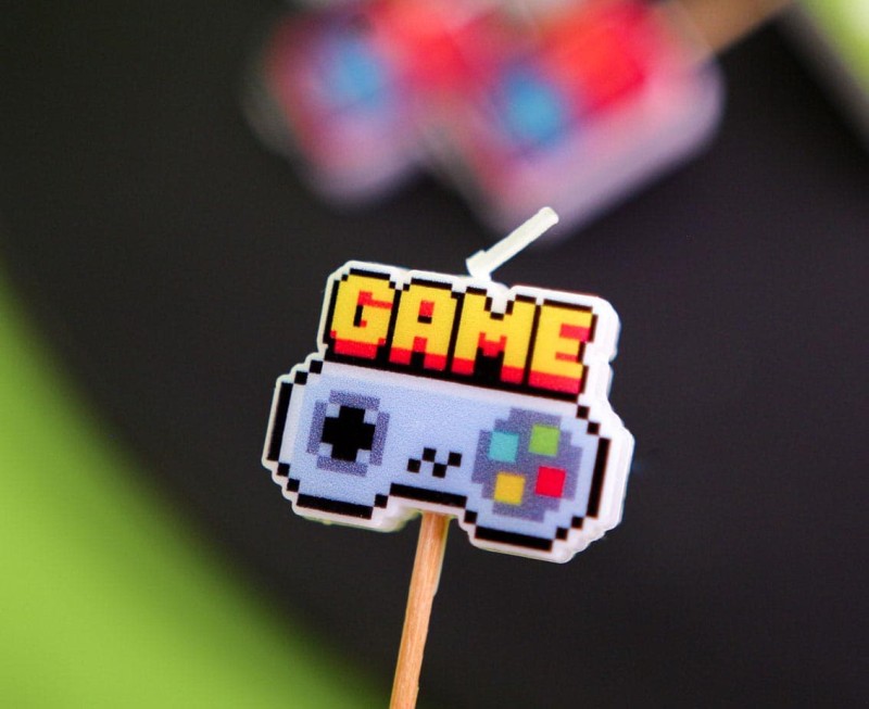 swieczki-pikery-game-on-piksele-5-szt-4.jpg