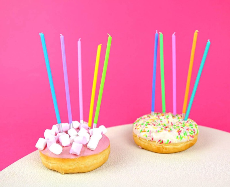 swieczki-urodzinowe-kolorowe-teczowe-10-szt-1.jpg