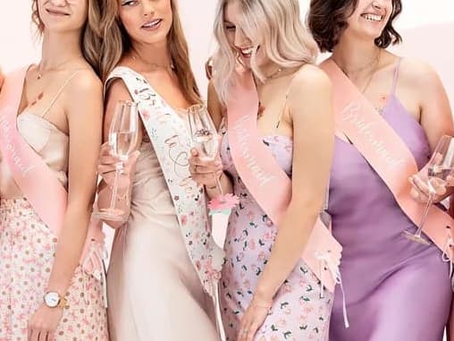 Wieczór panieński 2026: Styl Boho czy Glamour Rose Gold? Przegląd trendów.